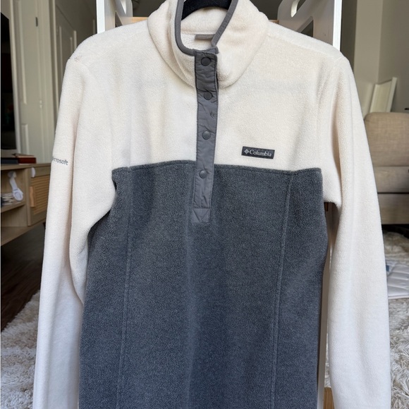 Columbia Jackets & Blazers - Columbia Fleece Pullover - White and Gray